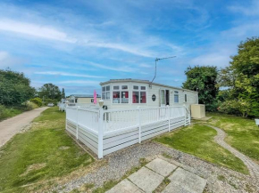 Great Dog Friendly Caravan To Hire With Field Views In Norfolk Ref 10132B
